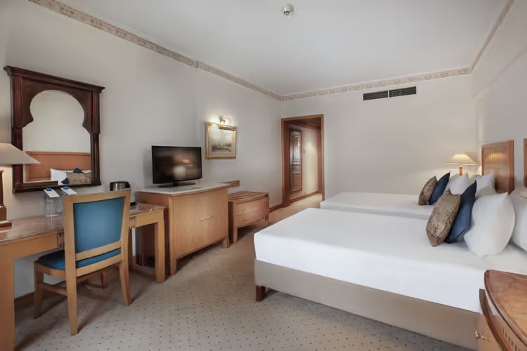 Classic room to the city with separate beds