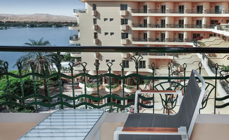 Executive room with side Nile view