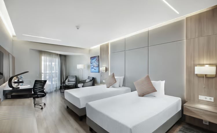 Executive room with side Nile view and separate beds