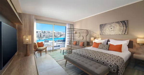 SUPERIOR GRAND ROOM WITH SIDE SEA VIEW