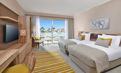SUPERIOR ROOM WITH SEA VIEW AND SEPARATE BEDS