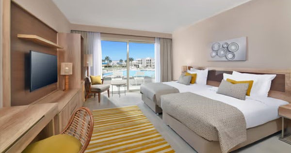 SUPERIOR ROOM WITH POOL VIEW AND TWO SEPARATE BEDS