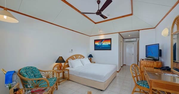 sun-island-resort-and-spa-maldives-beach-villa-01_212