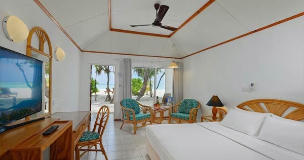 sun-island-resort-and-spa-maldives-beach-villa-02_212