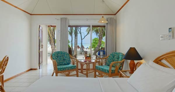 sun-island-resort-and-spa-maldives-beach-villa-04_212