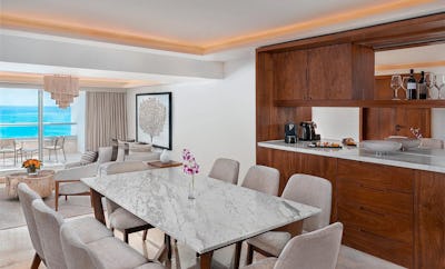 Superior Governor Suite