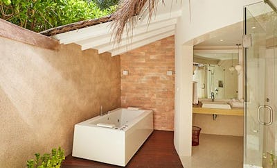 Jacuzzi Deluxe Beach Villa