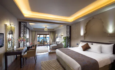 Executive Swim-Up Suite- Posh Club