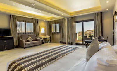 Junior Suite- Posh Club