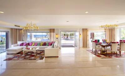 Royal Villa- Posh Club