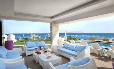 Royal Villa- Posh Club