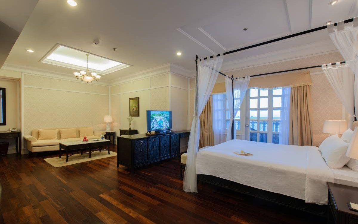 sunrise-nha-trang-beach-hotel-and-spa-vietnam-executive-suite-ocean-view-01_4703