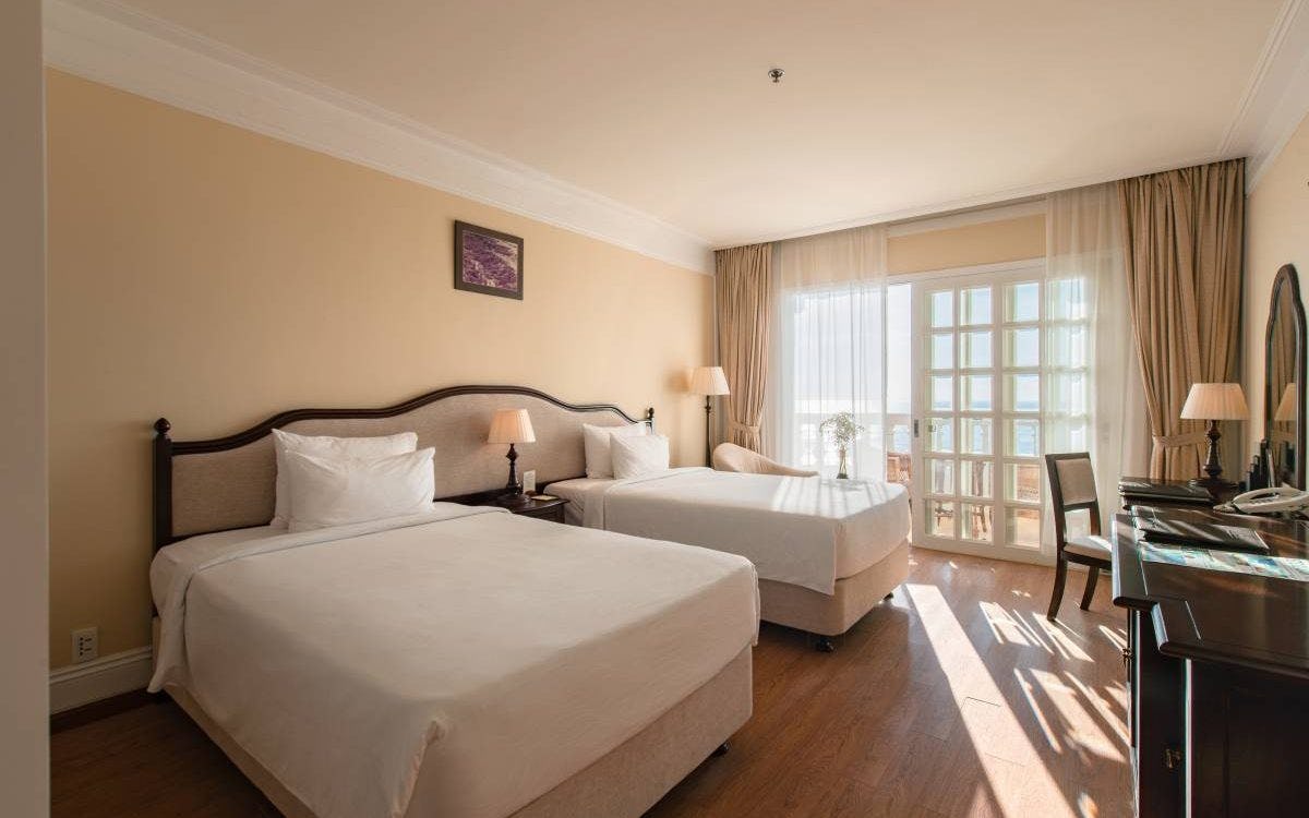 sunrise-nha-trang-beach-hotel-and-spa-vietnam-grand-deluxe-ocean-01_4703