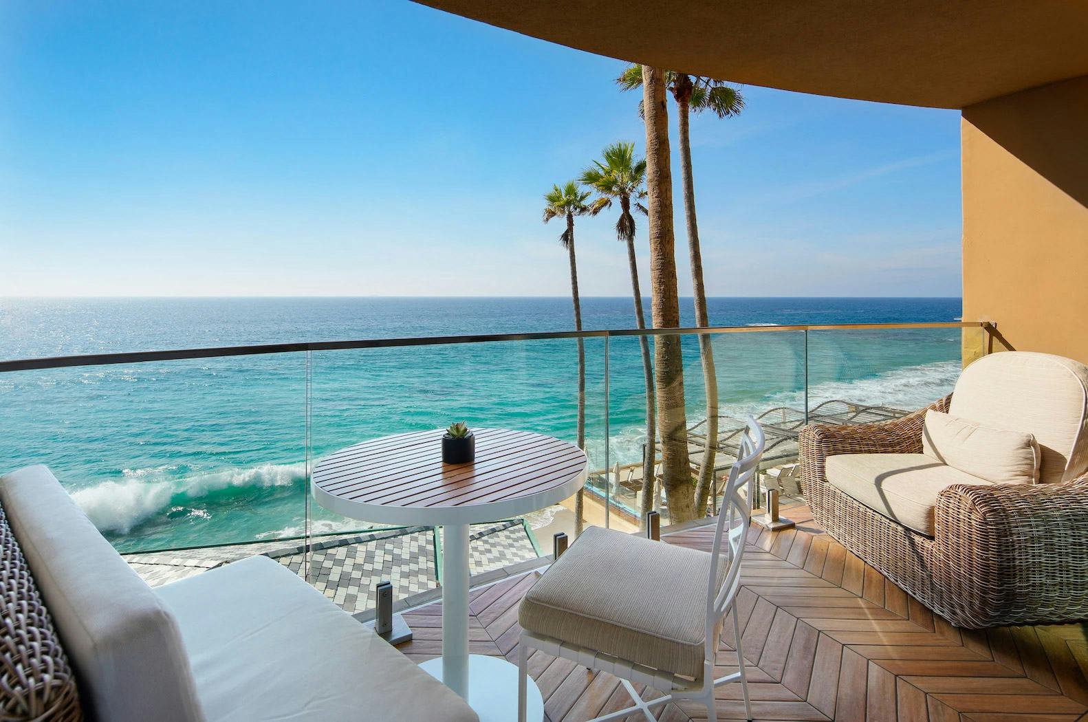 surf-and-sand-resort-laguna-beach-oceanview-king-01_3715