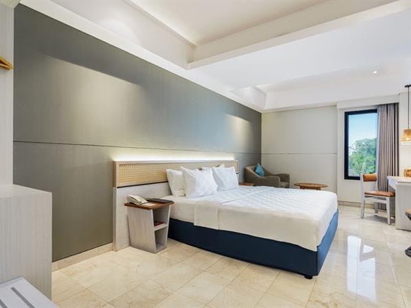 swiss-belcourt-lombok-executive-room_12801