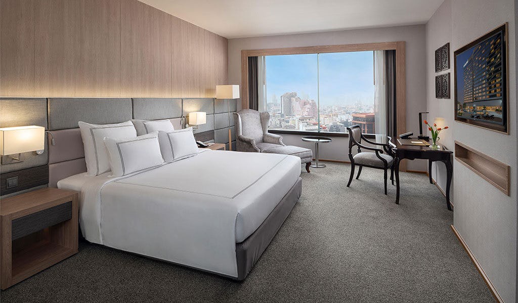 swissotel-bangkok-ratchada-swiss-executive-room-01_13070