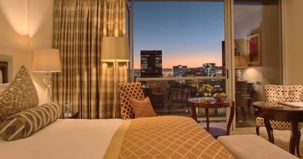 taj-cape-town-south-africa-luxury-tower-room-with-city-view_898