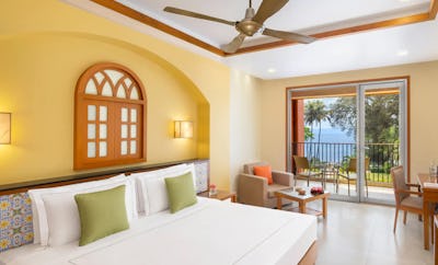 LUXURY ROOM SEA VIEW KING BED
