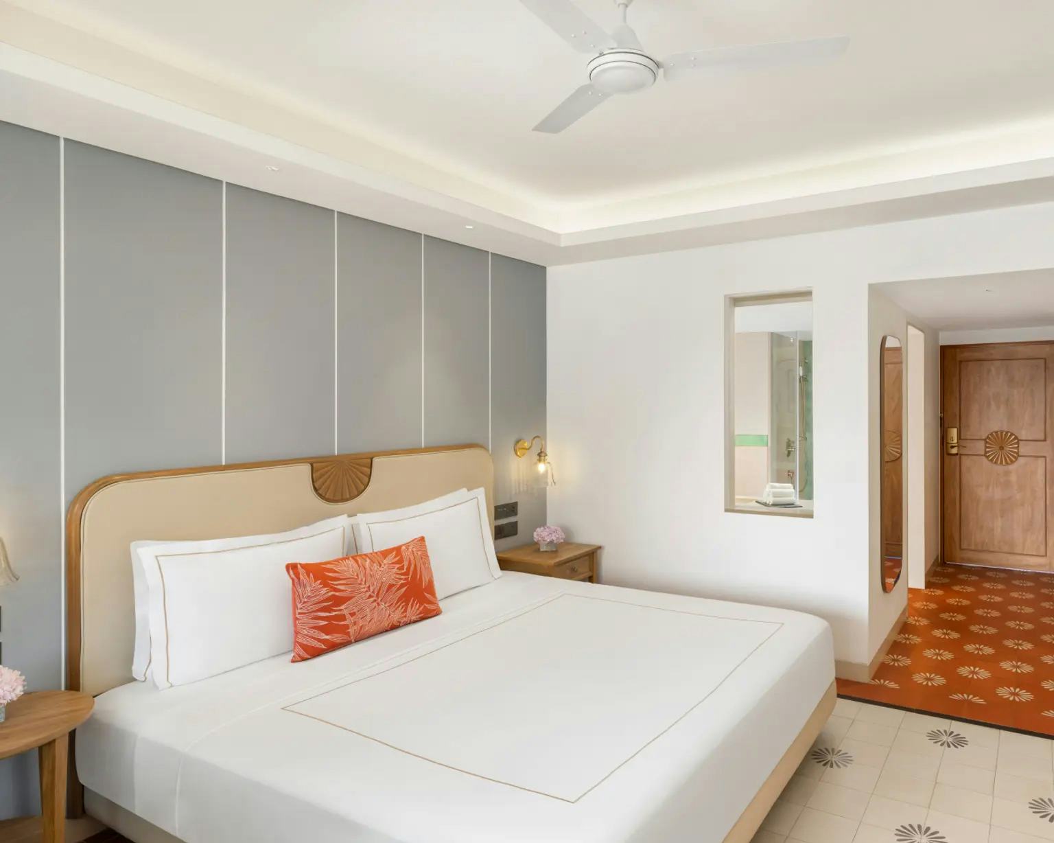 PREMIUM ROOM SEA VIEW ROOM KING BED