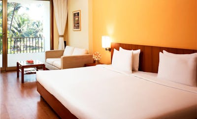 SUPERIOR ROOM GARDEN VIEW KING BED