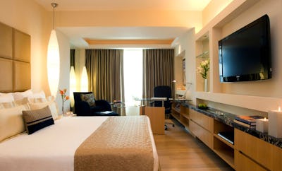 DELUXE ROOM KING BED