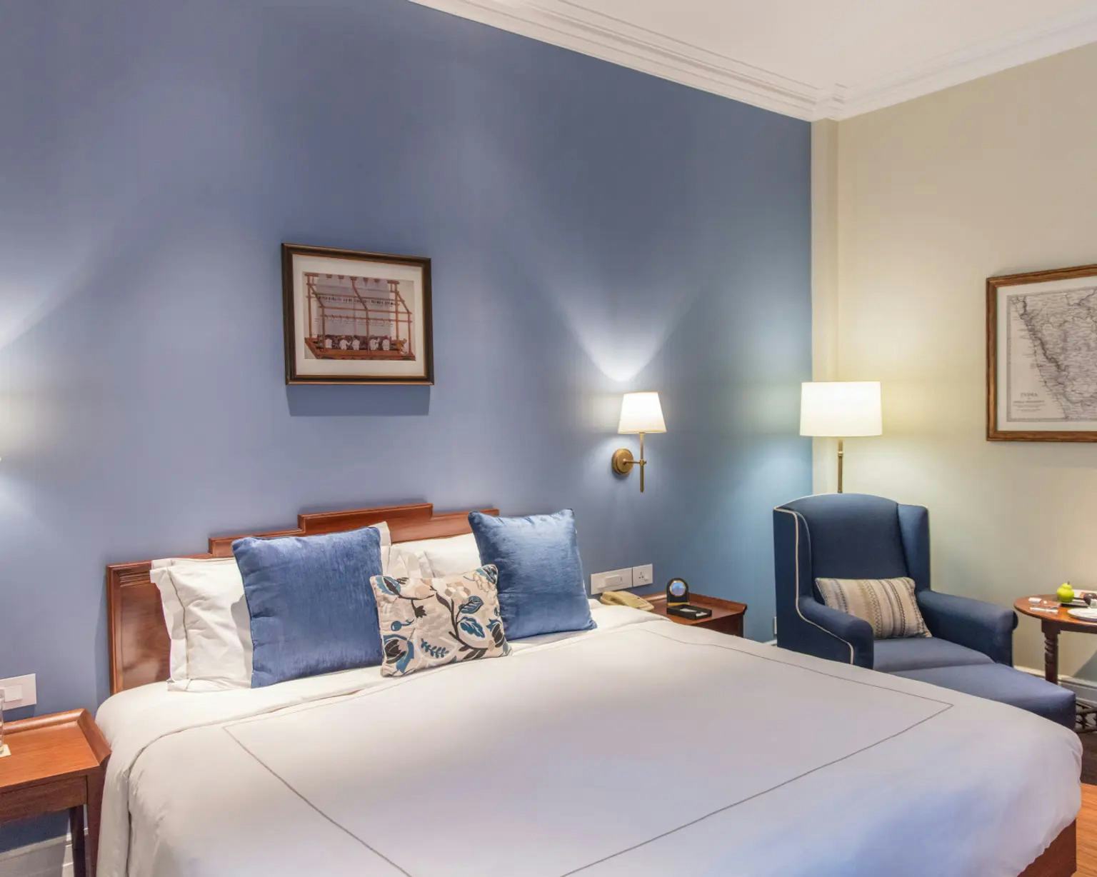 HERITAGE KING PANORAMIC POOL VIEW ROOM