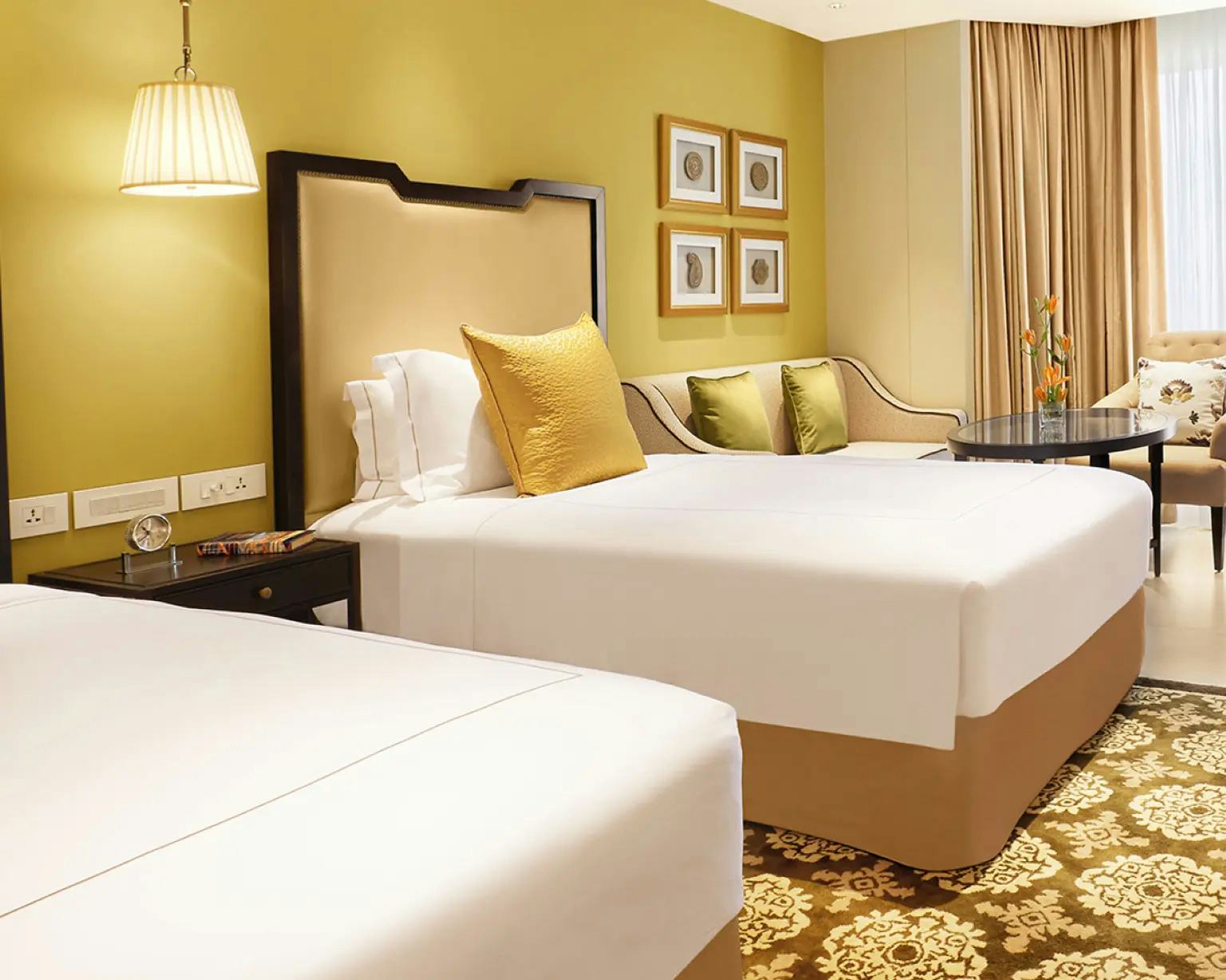 LUXURY ROOM WITH TWIN BED