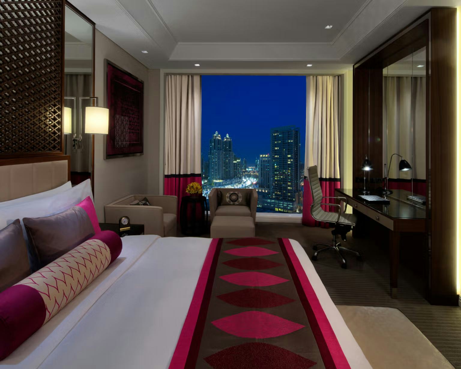 LUXURY ROOM CITY VIEW KING BED