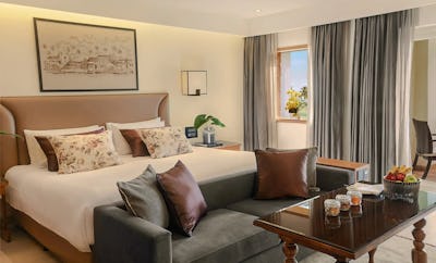 Deluxe Room Sea View King Bed