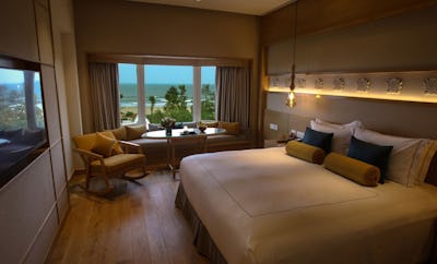 DELUXE ROOM SEA VIEW KING BED