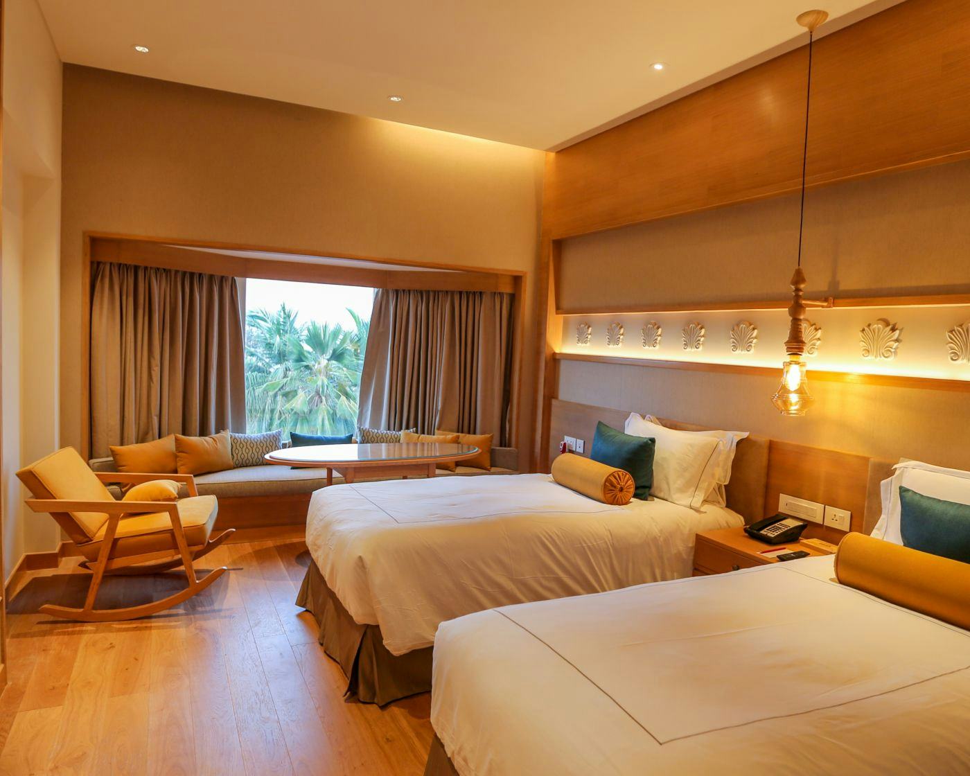 DELUXE ROOM SEA VIEW TWIN BED