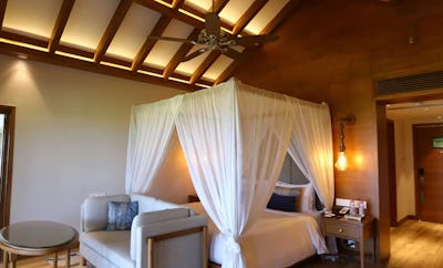 GRAND VILLA SEA VIEW KING BED