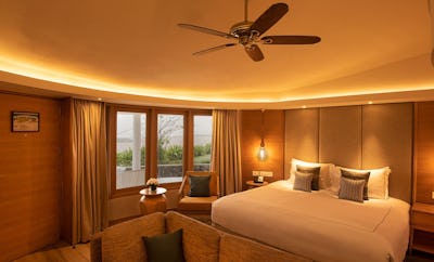 PREMIUM COTTAGE GARDEN VIEW KING BED