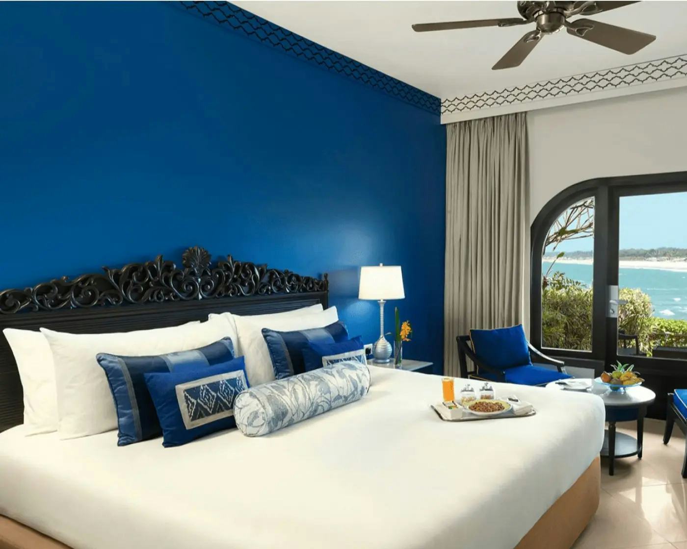 DELUXE ROOM SEA VIEW TWIN BED