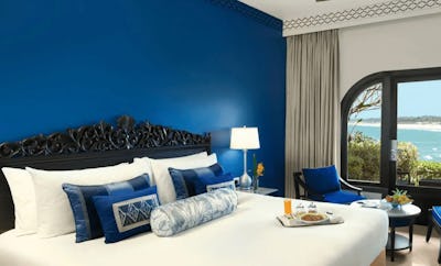 DELUXE ROOM SEA VIEW TWIN BED