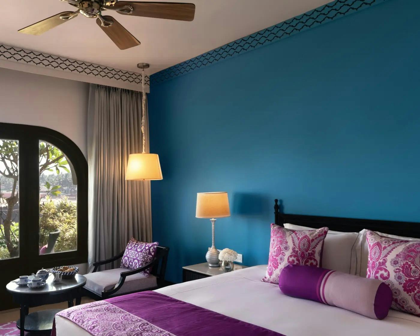 DELUXE ROOM SEA VIEW WITH SIT-OUT TWIN BED