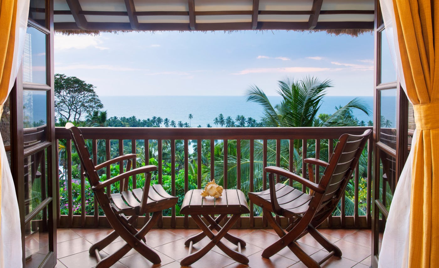 taj-green-cove-resort-spa-kovalam-deluxe-suite-sea-view-with-balcony-01_1468