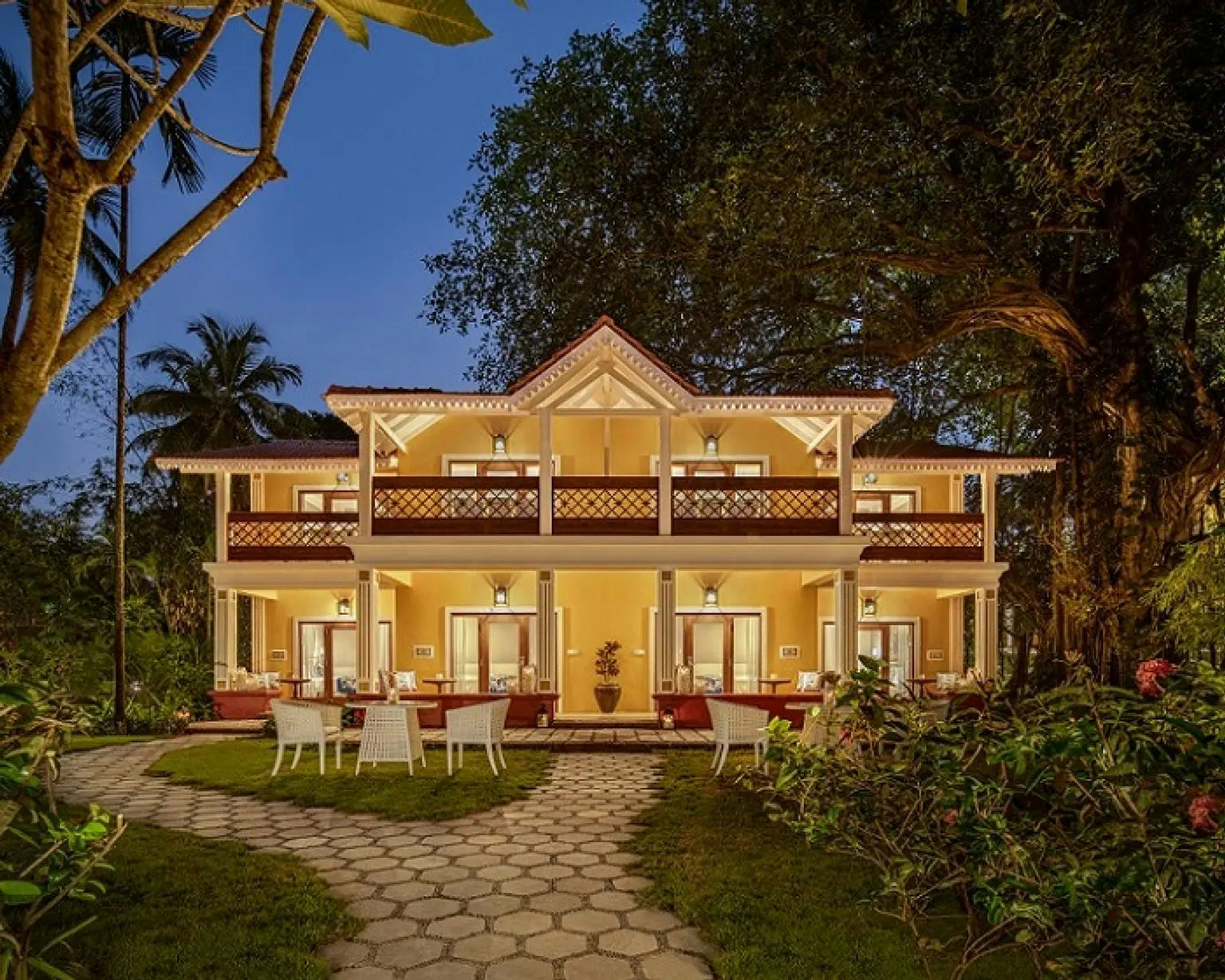 LUXURY COTTAGE GARDENVIEW WITH SIT - OUT KING BED