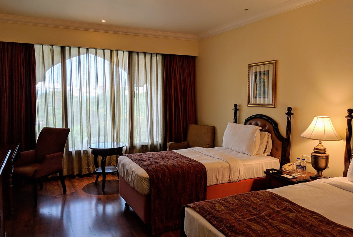 DELUXE TWIN BEDS ROOM