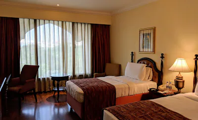 DELUXE TWIN BEDS ROOM