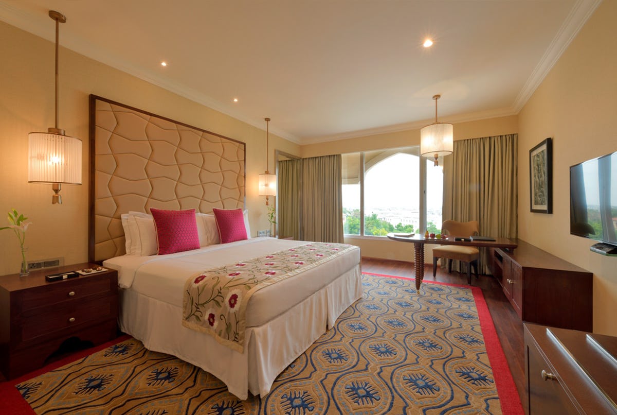 LUXURY KING BED ROOM