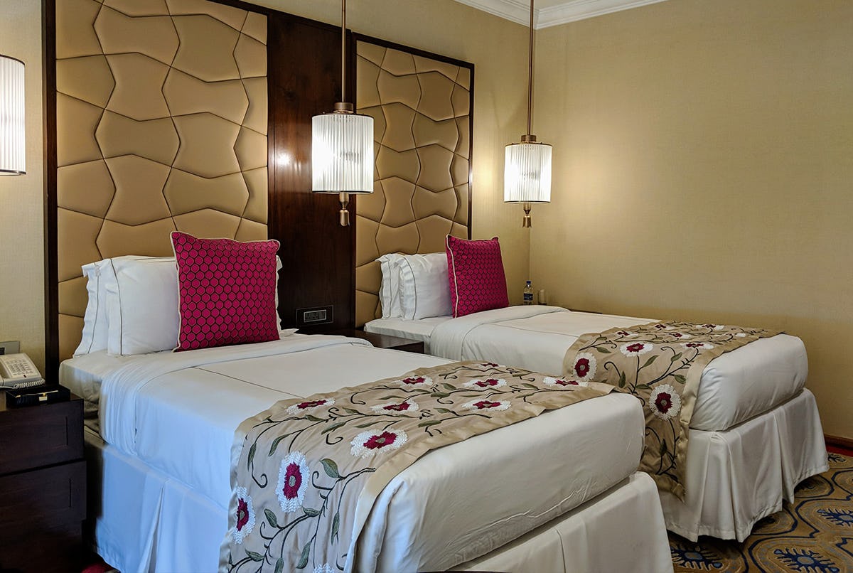 LUXURY TWIN BEDS ROOM