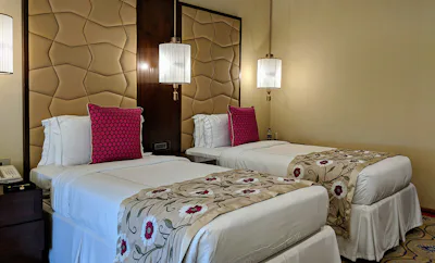 LUXURY TWIN BEDS ROOM
