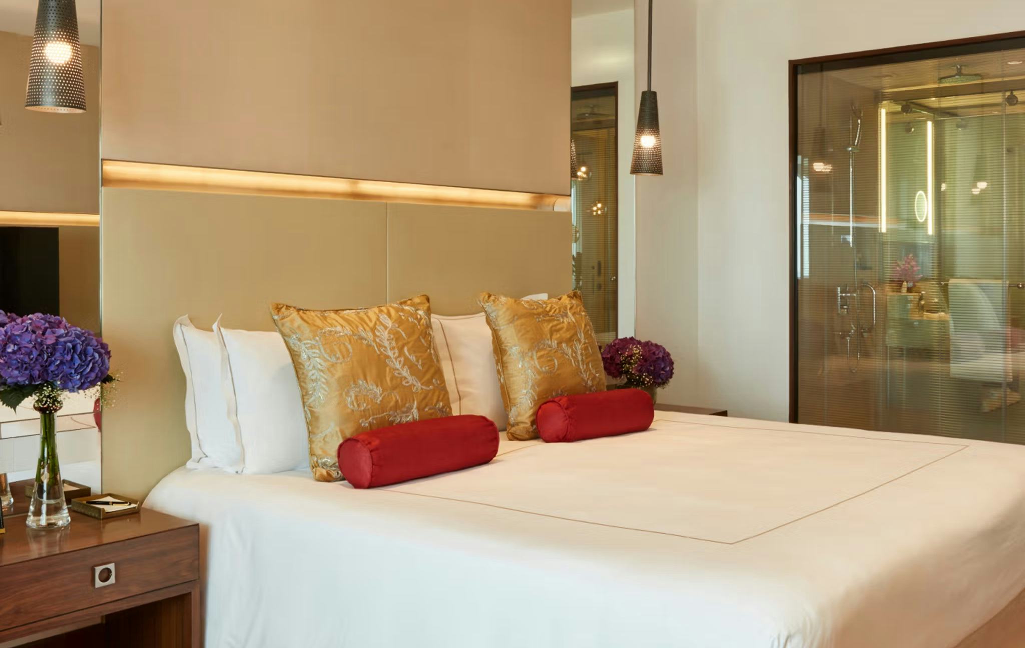 APOLLO ROOM CITY VIEW KING BED