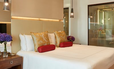 APOLLO ROOM CITY VIEW KING BED