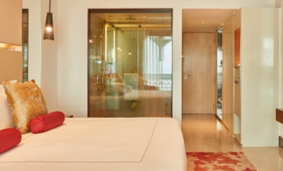 DELUXE ROOM CITY VIEW KING BED