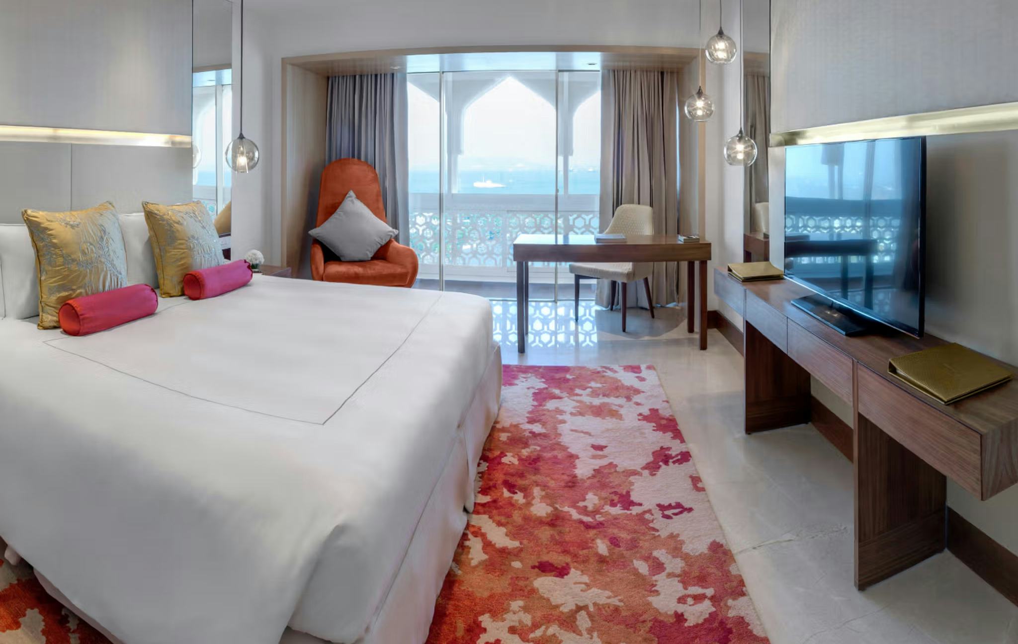 DELUXE ROOM SEA VIEW KING BED