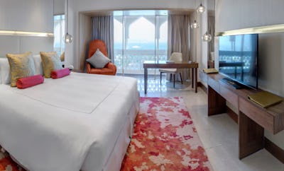 DELUXE ROOM SEA VIEW KING BED