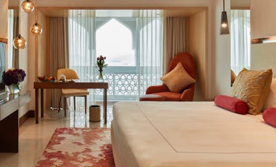 SUPERIOR ROOM SEA VIEW KING BED