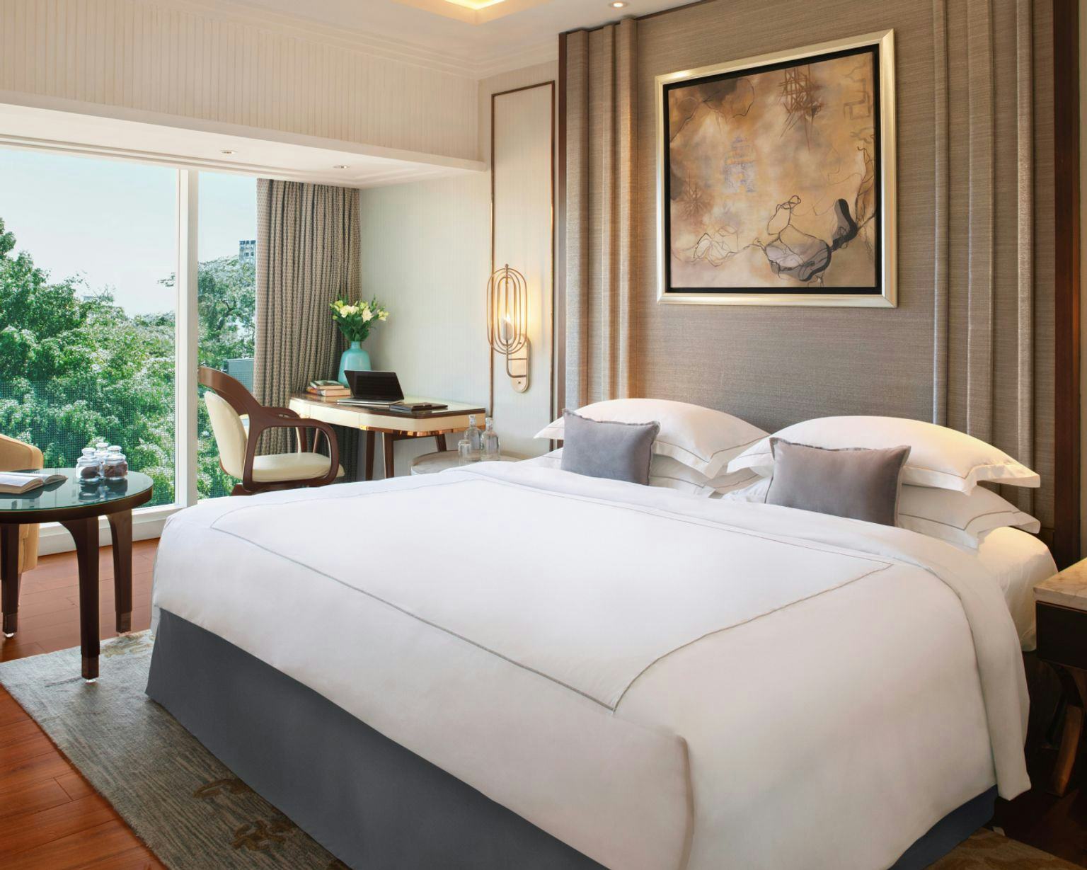 Deluxe Room City View King Bed